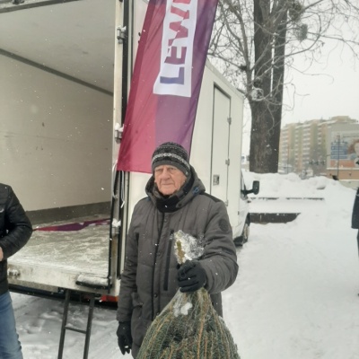 Świąteczna choinka w prezencie od Nowej Lewicy w Radomiu